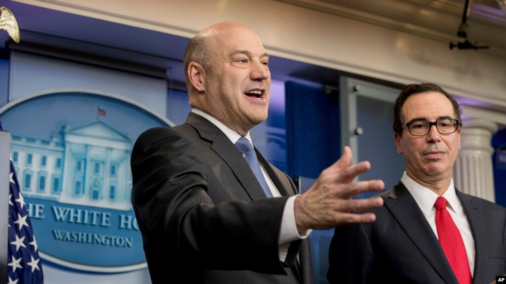 Gary Cohn (izq.) director del Consejo Nacional Económico de la Casa Blanca y Steve Mnuchin, secretario del Tesoro, anunciaron el plan del presidente Trump para reformar la ley de impuestos.