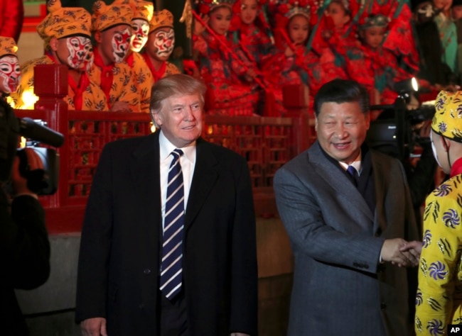 美國總統唐納德·川普和中國主席習近平來到北京紫禁城，觀賞京劇（2017年11月8日）。