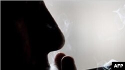 Theo một phúc trình mới của Trung Quốc có đến 60% nam giới trưởng thành nghiện hút