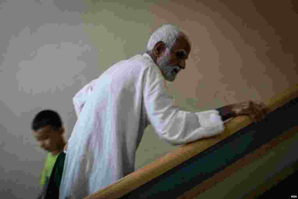 A man makes his way up the hotel's stairs to his room. There are a diverse range of nationalities at the hotel, including Syrians, Pakistanis, Afghanis and Iranians. (J. Owens/VOA)