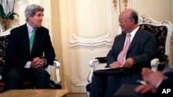 U.S. Secretary of State John Kerry, left, talks with Atomic Energy Agency (IAEA) Director General Yukiya Amano during a meeting at at hotel in Vienna, Austria, June 29, 2015. 