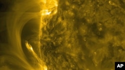 L'étoile L2 Puppis, qui est en train de s'éteindre, montre aux astronomes le sort probable de notre Soleil