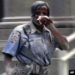 Une agente de la police new yorkaise le 11 septembre 2001