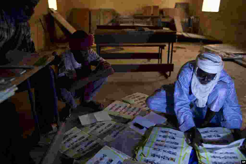 Election workers count votes at a station that reported a high voter turnout in Kidal, Mali, July 28, 2013.&nbsp;