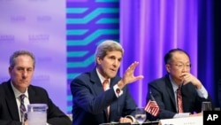 Secretary of State John Kerry, center, flanked by World Bank Chairman Jim Yong Kim, right, and U.S. Trade Representative Michael Froman, addresses a meeting of the African Growth and Opportunity Act Forum, Aug. 4, 2014, at the World Bank in Washington as the U.S.-Africa Leaders Summit gets underway. (AP Photo/J. Scott Applewhite)