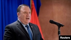 Menlu AS Mike Pompeo pada acara resepsi komunitas bisnis di Hotel Metropole di Hanoi, Vietnam, 8 Juli 2018.