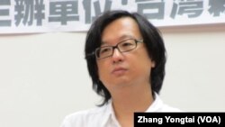 台湾作家 张铁志