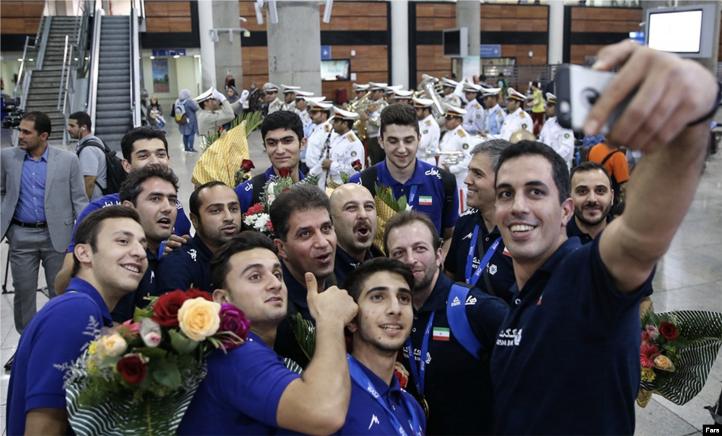 بازگشت تیم ملی والیبال نوجوانان ایران پس از کسب عنوان قهرمانی رقابت&zwnj;های جهانی عکس: مهدی مریزاد 