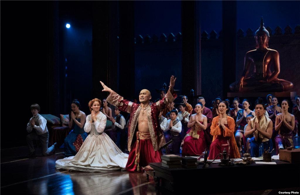 The king&rsquo;s many wives and children in a scene from &quot;The King and I.&quot; (Paul Kolnik)