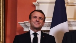 Macron appelle à un dialogue stratégique sans "naiveté" avec la Russie