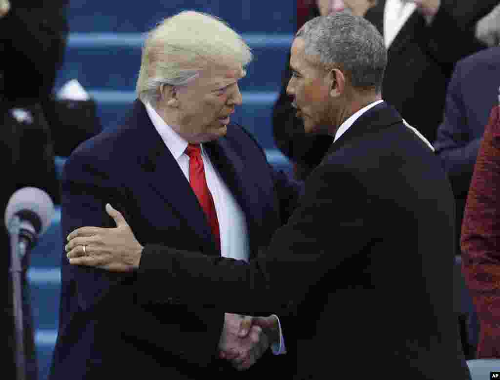Дональд Трамп та Барак Обама під час інавгурації, 20 січня 2017 року.