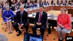 中国国家主席习近平与其他世界领导人在2018年于阿根廷举办的二十国集团峰会上会晤