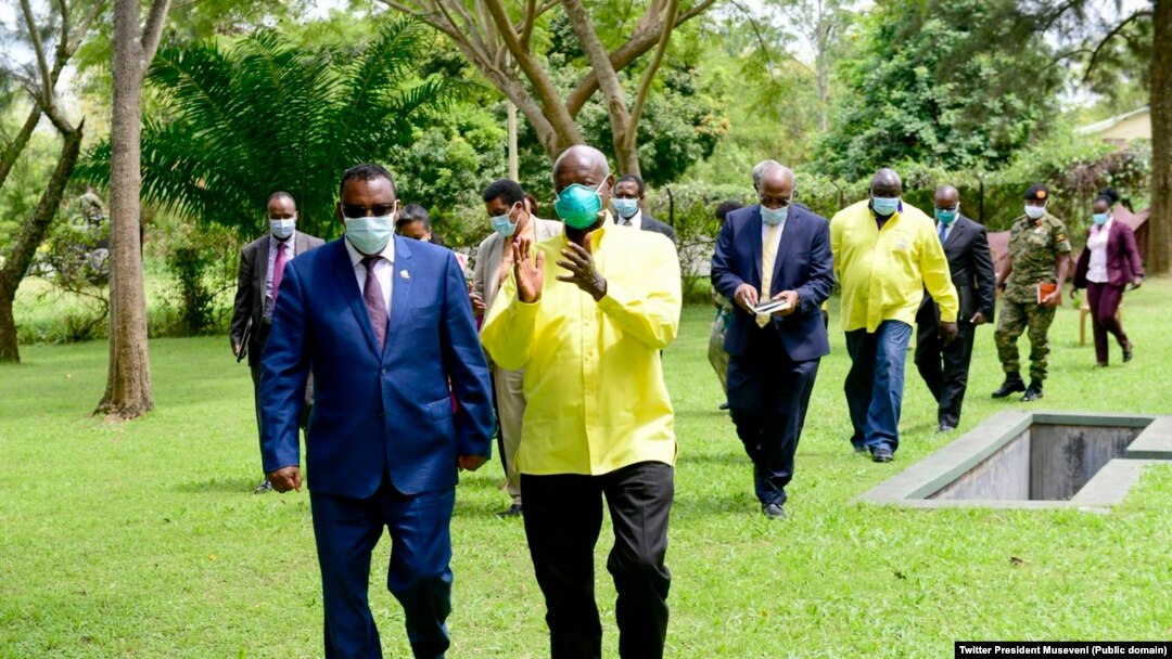 Perezida wa Uganda, Yoweri Museveni na minisitiri w'intebe wungirije akaba na minisitiri w'ububanyi n'amahanga wa Ethiopia, Demeke Mekonnen.