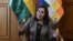 La ministra de Relaciones Exteriores de Bolivia, Karen Longaric, habla durante una entrevista con AFP en La Paz, el viernes.