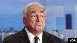 Dominique Strauss-Kahn menjawab pertanyaan dalam wawancara yang disiarkan TV Perancis TF1 (18/9).