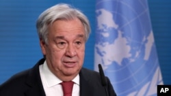 Le secrétaire général des Nations unies, Antonio Guterres, s'adresse aux médias.