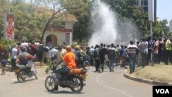 FILE - Protesters break a water line in the center of Kisumu, Kenya, during anti-electoral commission protests, Oct. 6, 2017, ahead of the upcoming rerun presidential election. (J. Craig/VOA)