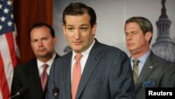 El senador Ted Cruz nació en Canadá, pero es considerado estadounidense de nacimiento por ser su madre nacida en Estados Unidos.