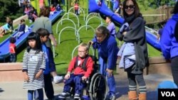 Taman bermain bagi anak berkebutuhan khusus di California. (Foto: VOA screengrab)
