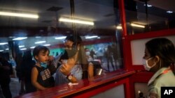 Cuba recientemente reabrió el Aeropuerto Internacional José Martí de La Habana después de meses cerrado por el coronavirus. El turismo y los cubanos expatriados que viajan a la isla son dos de las primeras fuentes de ingresos del país.