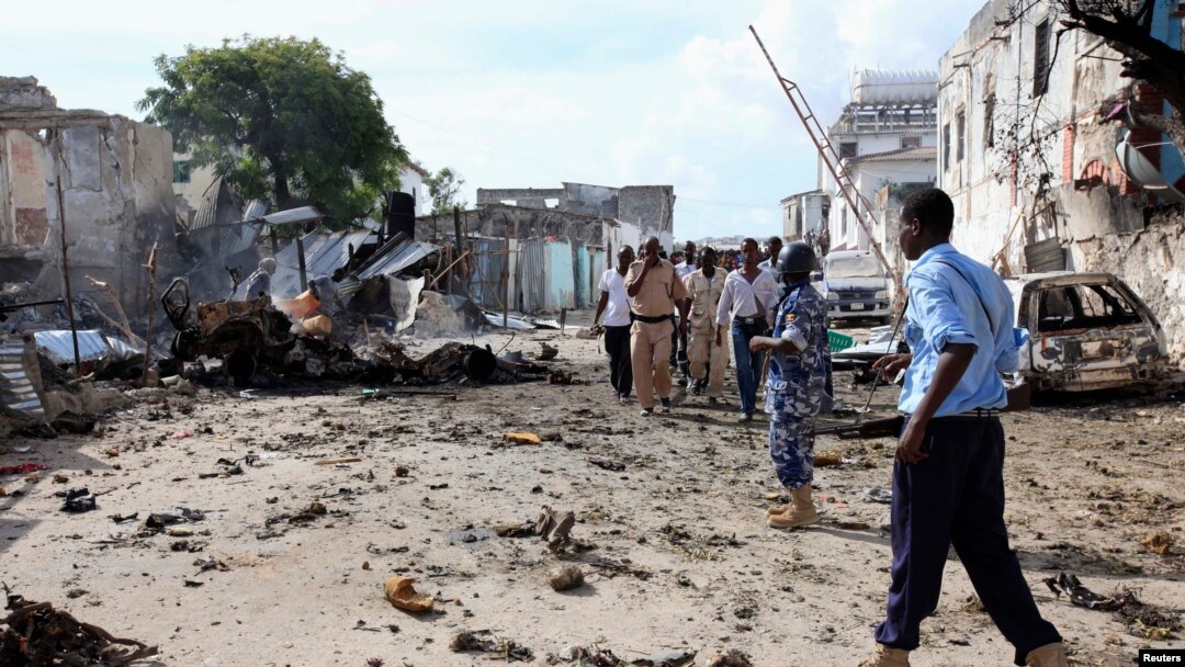 Somali police view the scene of a deadly blast in Mogadishu, April 14, 2013. 