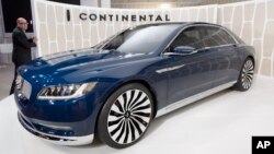 El Lincoln Continental, un automóvil relacionado con presidentes y figuras prominentes como Elvis Presley, regresará al mercado.