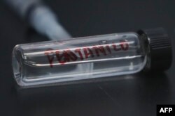 Sampel fentanil di Laboratorium Kimia Anti Narkoba Kepolisian Kolombia pada 2 Agustus 2023, di Bogota. (Foto: AFP)