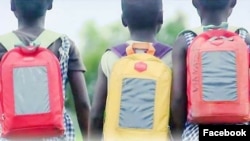 Les sacs à dos solaires, véritable révolution pour l'éducation en milieu rural.