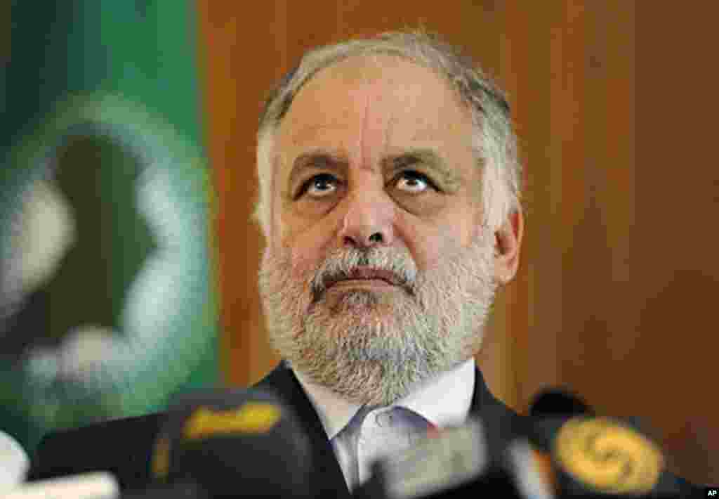 Libyan Prime Minister Al-Baghdadi Ali Al-Mahmoudi listens to a question during a news conference in Tripoli, August 18, 2011. (Reuters)