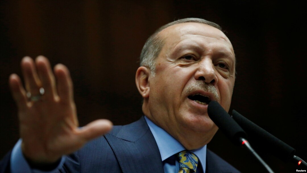 Yayin da shugaban Turkiyya Recep Tayyip Erdogan ke jawabi a gaban majalisar dokokin kasar