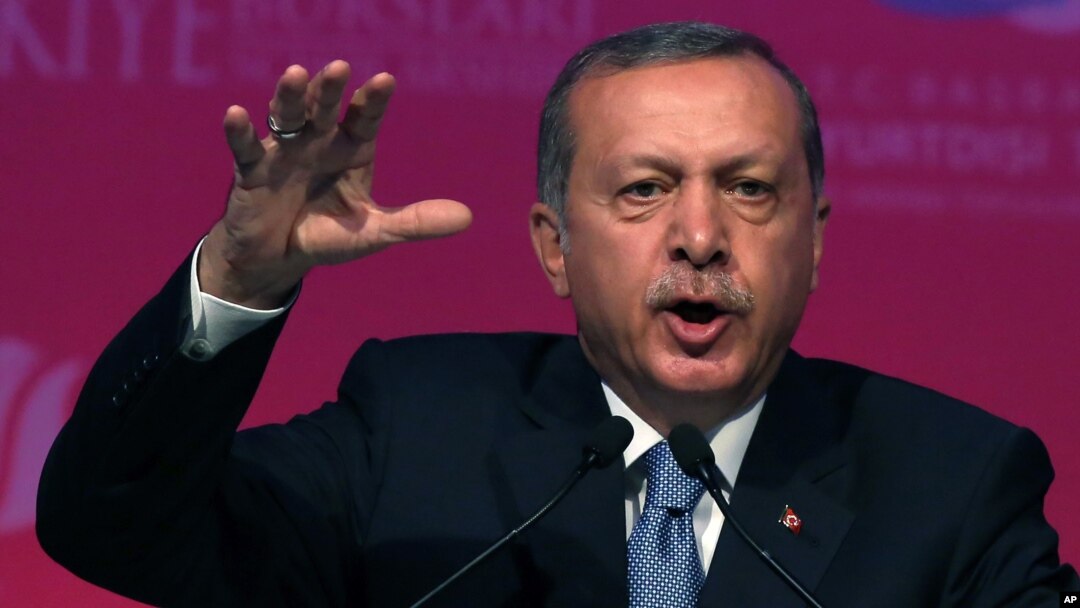 Presiden Turki Recep Tayyip Erdogan mengecam dukungan Amerika terhadap pejuang Kurdi-Suriah atau YPG (foto: dok).