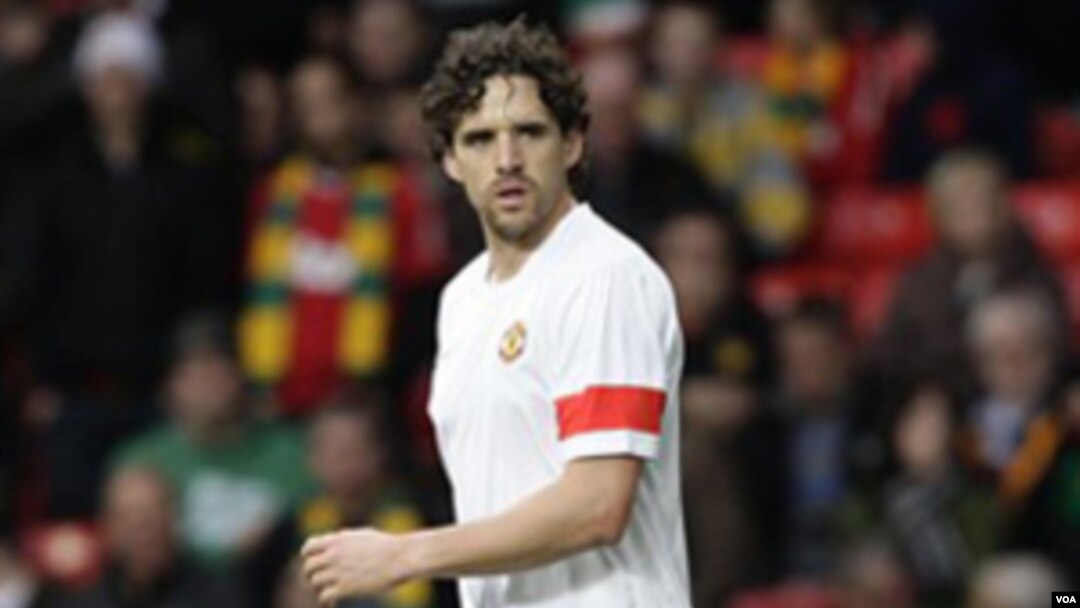 Pemain Manchester United Owen Hargreaves terlihat sedang pemanasan di stadion Old Trafford, Manchester, November lalu (foto dok.)