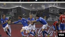 Italia buscó la meta rival en todo momento, aunque Paraguay fue más efectivo y sin llegar tanto pegó primero.