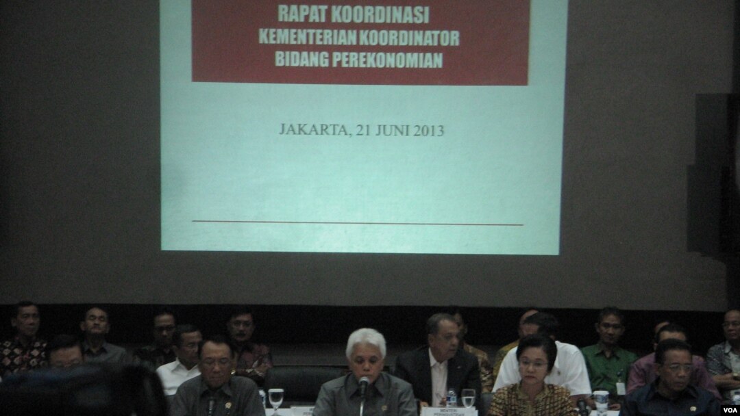Pengumuman kenaikan harga BBM dalam rapat koordinasi kementerian koordinator bidang perekonomian di Jakarta (21/6).