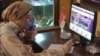 หญิงอียิปต์ทำรายการวิทยุออนไลน์ ให้คำปรึกษาแก่ผู้หญิงหลังหย่าร้าง