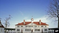 George Washington's plantation home lies about 20 kilometers south of Washington, on the Potomac River. But tourists have no trouble finding it.