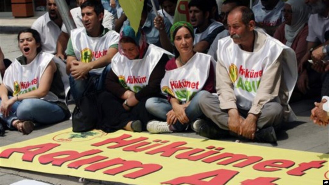 Kurdlarning Anqaraga qarshi o'tkazgan norozilik namoyishidan, Anqara, Turkiya, 13-iyul, 2013-yil.