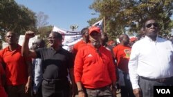 Opposition leaders Chakwera, left, and Chilima, center, take part in post election protests. Media reports are rife that they are now planning to go into alliance. (Lameck Masina/VOA)