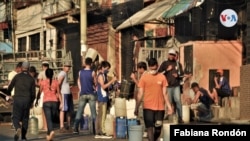 Familias venezolanas relatan las penurias de vivir sin agua en medio de la pandemia. [Foto: Fabiana Rondón, VOA]