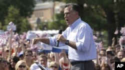 Kandidat presiden Partai Republik, Mitt Romney, berkampanye di Fairfax, Virginia. (Foto: AP)