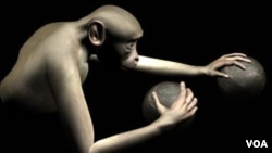 Large-scale brain activity from a rhesus monkey was decoded and used to simultaneously control reaching movements of both arms of a virtual monkey avatar towards spherical objects in virtual reality. Photo: Duke Center for Neuroengineering