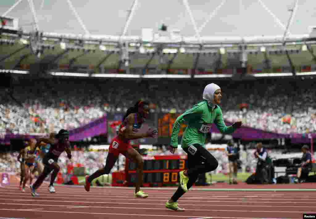 سعودي زغاستونکې سارا عطار د لندن د ٢٠١٢ کال په نړیوال المپیک کې د ٨٠٠ متره زغاستې په سیالیو کې گډون کړی و &nbsp;