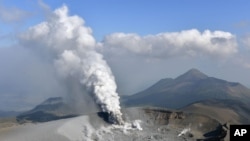 日本新燃岳火山去年10月爆发