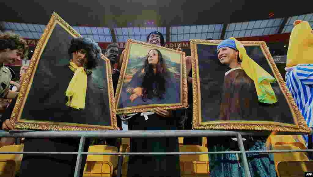 Fans have fun during the New Zealand rugby Sevens in Wellington.