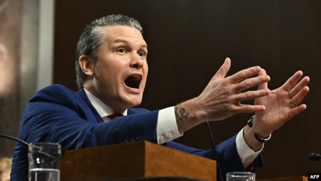 Pete Hegseth saat mengikuti uji kelayakan dan kepatutan di Senat AS untuk pengukuhannya sebagai menteri ketahanan, 14 Januari 2025. (Foto: Saul Loeb/AFP)