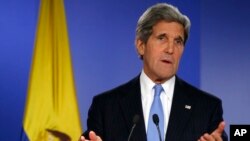 El secretario Kerry dijo que el tema de los asentamientos se resuelve mejor con la solución de los problemas de seguridad y las fronteras durante las conversaciones.