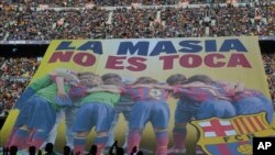 "El Barcelona no puede compartir de ninguna manera una resolución que atenta contra el espíritu de nuestra Masia", dijo el club.