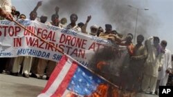 Cư dân ở khu vực bộ tộc Waziristan tại Pakistan biểu tình phản đối các vụ tấn công bằng máy bay không người lái của Mỹ. 