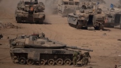 Sejumlah tank Israel tampak di area pementasan dekat perbatasan Israel-Gaza di Israel selatan, Senin, 3 Juni 2024. (Foto: AP)