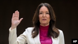 Brooke Rollins dilantik dalam sidang Komite Pertanian, Nutrisi, dan Kehutanan Senat mengenai pencalonannya sebagai Menteri Pertanian, Kamis, 23 Januari 2025, di Washington. (Foto: AP)